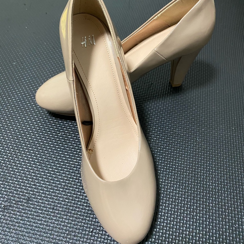 H&M Nude pumps